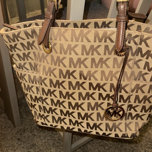 Michael Kors Tote Bag - Picture 2 of 8